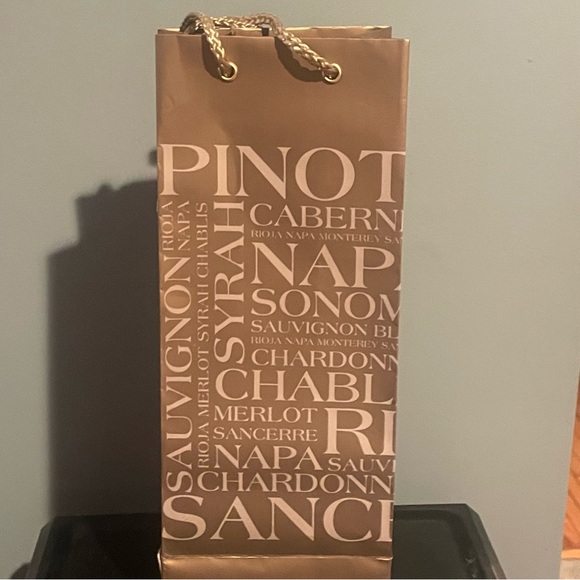 Wine Themed Gift Bag w/handle NEW 5 gold & 3 black width 5” length 13” - Picture 2 of 4